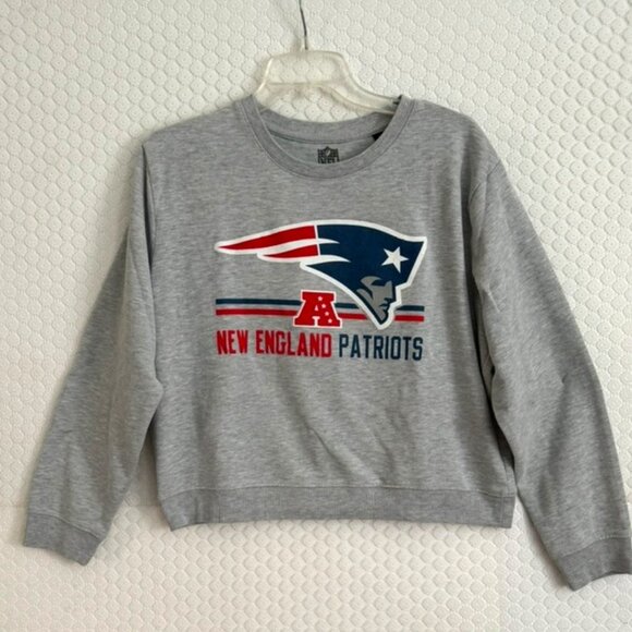 New England Patriots NFL Team Apparel Crewneck Sweatshirt - Gray & Logo-Size L - Picture 1 of 6